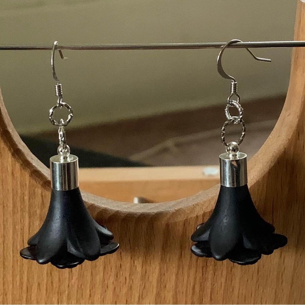 Matte Black Aromatherapy Flower Earrings